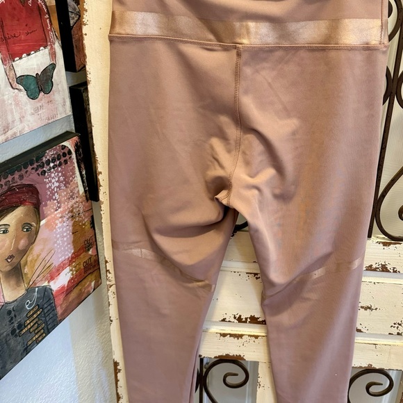 LIKE NEW. BSP (BETTER SPORTS PERFORMANCE) YOGA PANTS. - Picture 9 of 10